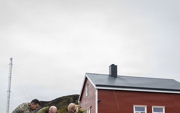 U.S. Marines, Norwegian Military Leaders conduct site reconnaisance on Jan Mayen
