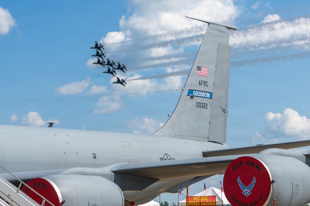 F-16 Thunderbirds Fly Past Grissom's KC-135