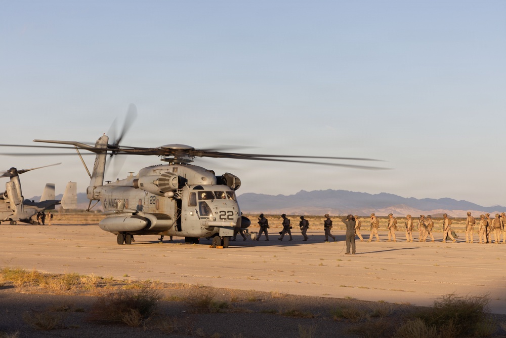 13th MEU | BLT 2/4 Executes a Vertical Assault Raid