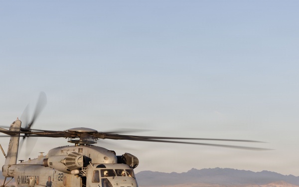13th MEU | BLT 2/4 Executes a Vertical Assault Raid