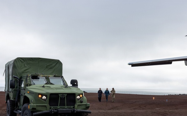 U.S. Marine Corps command and control node arrives in Jan Mayen