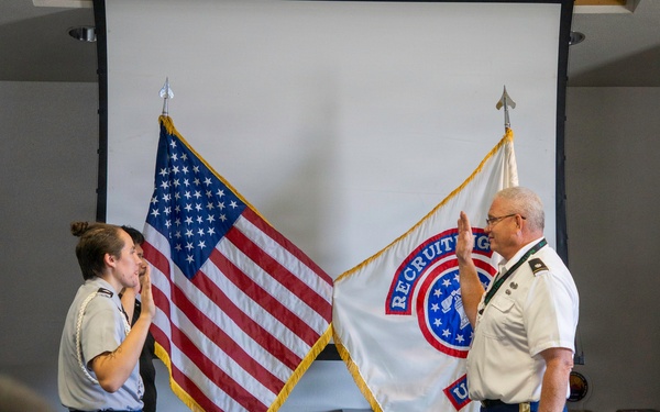Valey student recognized as first high school senior to enlist in US Army.