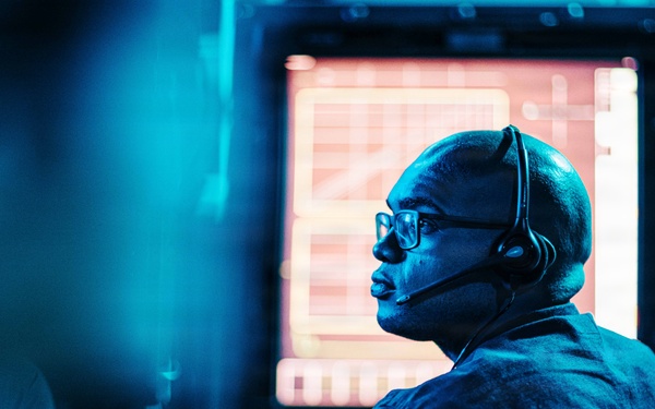 George Washington Monitors Air Operations