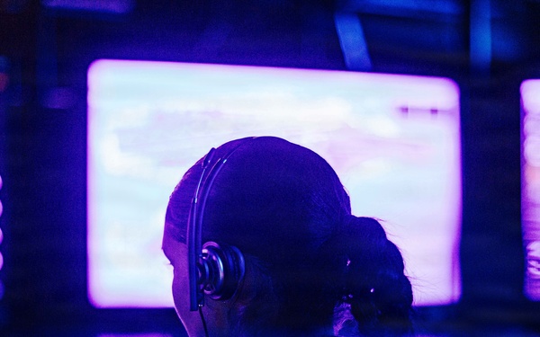 George Washington Monitors Air Operations