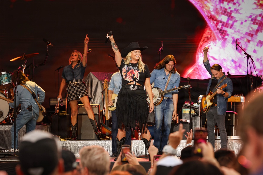MWR Hosts Miranda Lambert onboard Naval Station Norfolk