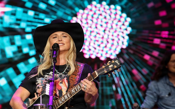 MWR Hosts Miranda Lambert onboard Naval Station Norfolk