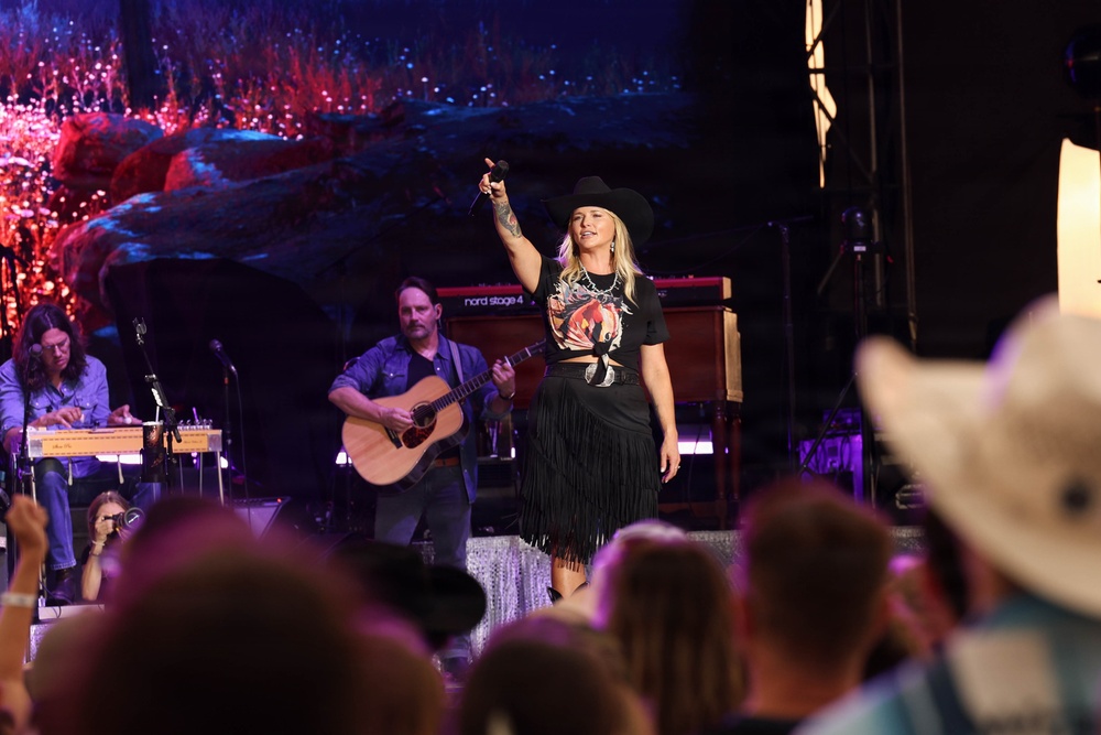 MWR Hosts Miranda Lambert onboard Naval Station Norfolk