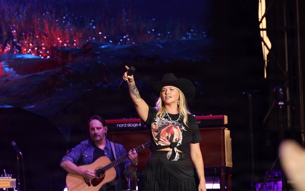 MWR Hosts Miranda Lambert onboard Naval Station Norfolk