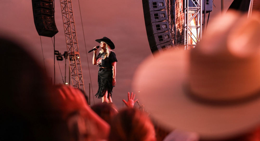 MWR Hosts Miranda Lambert onboard Naval Station Norfolk