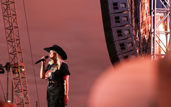 MWR Hosts Miranda Lambert onboard Naval Station Norfolk