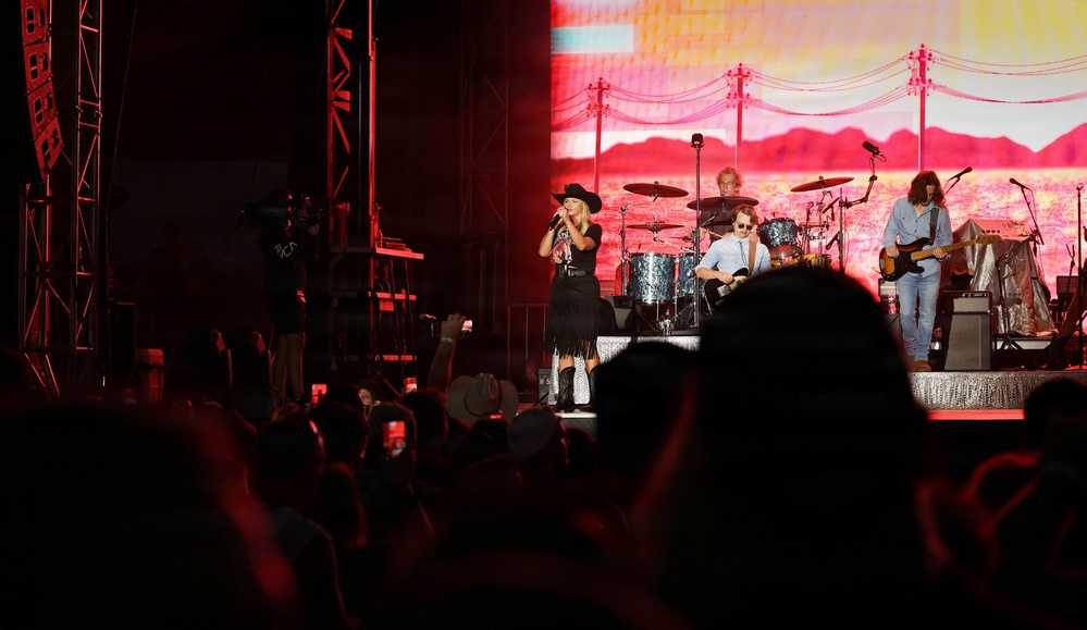 MWR Hosts Miranda Lambert onboard Naval Station Norfolk
