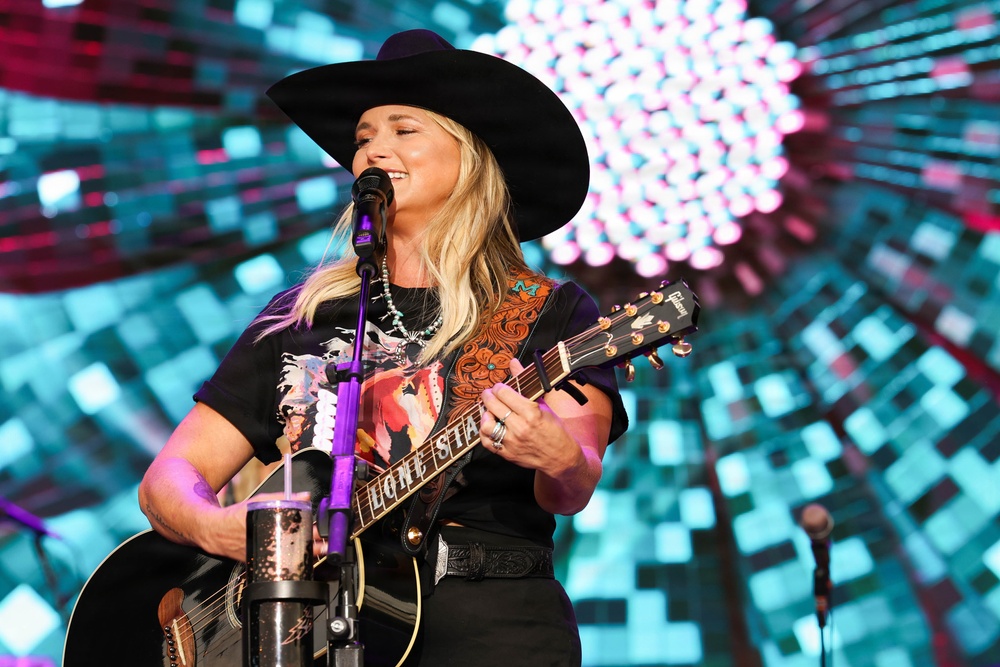 MWR Hosts Miranda Lambert onboard Naval Station Norfolk