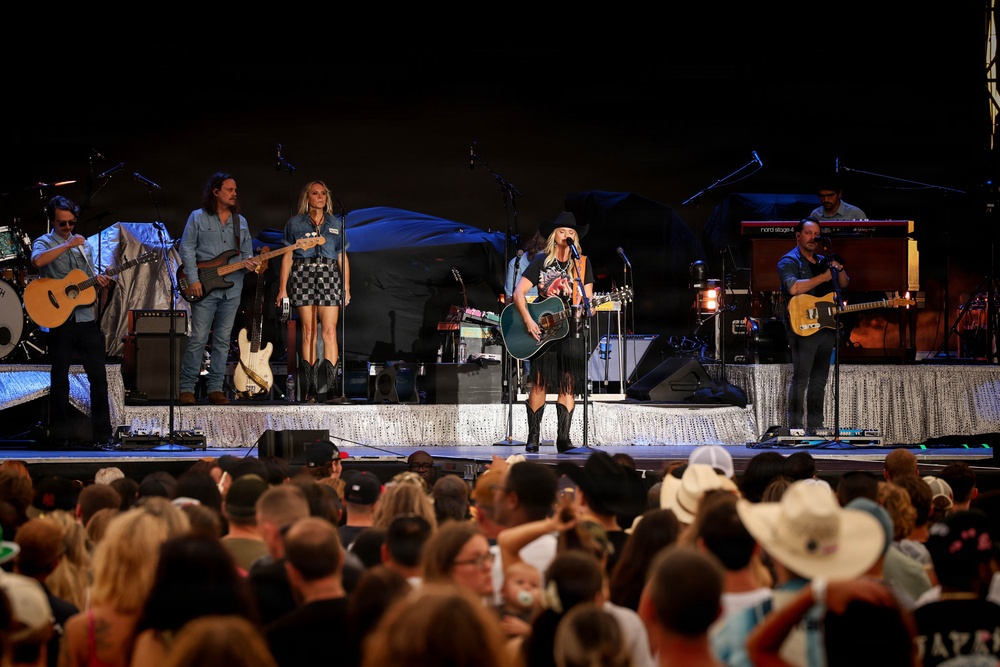 MWR Hosts Miranda Lambert onboard Naval Station Norfolk
