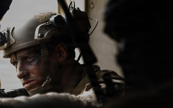 13th MEU | LAR Co. Executes an Amphibious Assault