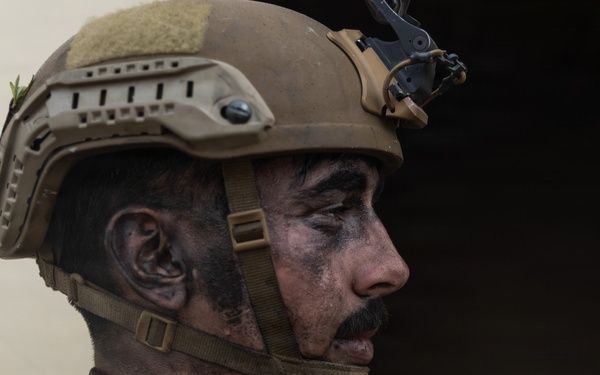 13th MEU | LAR Co. Executes an Amphibious Assault