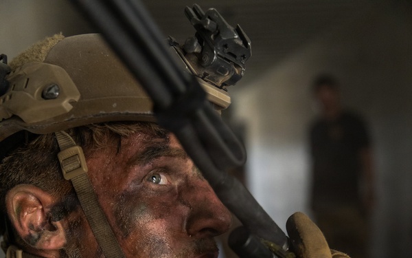 13th MEU | LAR Co. Executes an Amphibious Assault