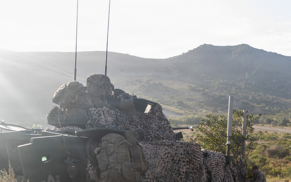 13th MEU | LAR Co. Executes an Amphibious Assault