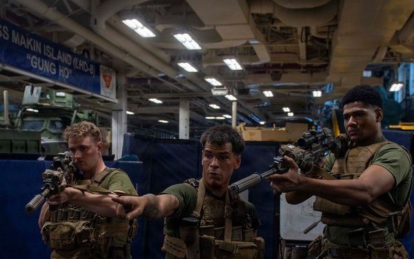 13th MEU Tactical Movement Training on USS Makin Island