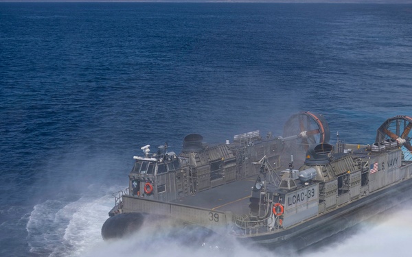 LCAC Departs USS Makin Island