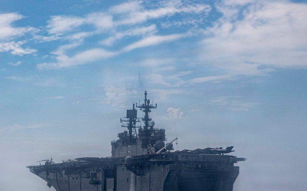 USS Makin Island Conducts L-CAC Operations
