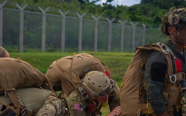 1st SFG(A) Soldiers and Green Berets Performs an Airborne and Freefall Jump