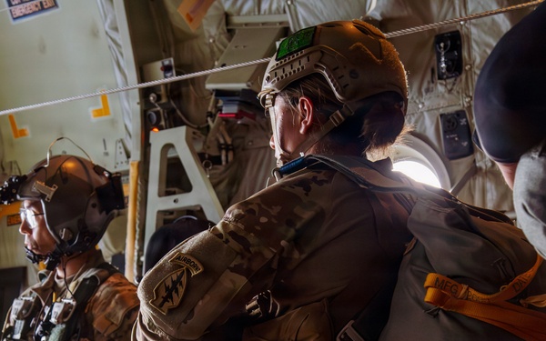 1st SFG(A) Soldiers and Green Berets Performs an Airborne and Freefall Jump