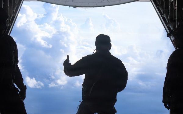 1st SFG(A) Soldiers and Green Berets Performs an Airborne and Freefall Jump