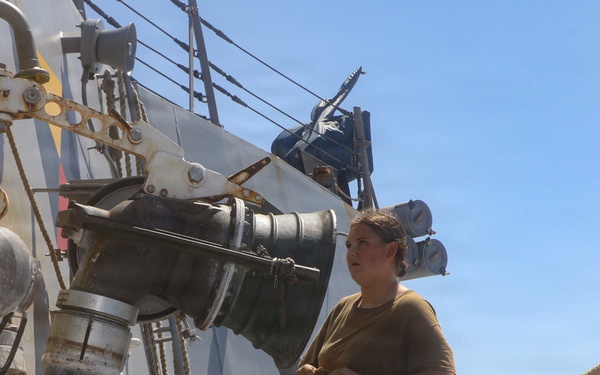 Frank E. Petersen Jr. Sailor Conducts Maintenance