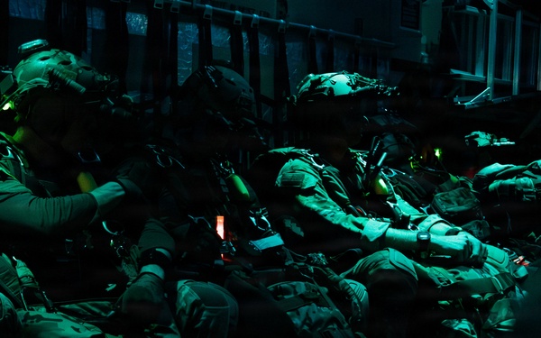 1st SFG(A) Soldiers and Green Berets Performs an Airborne and Freefall Jump
