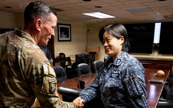 ROK Naval Commander visits 94th AAMDC Commanding General