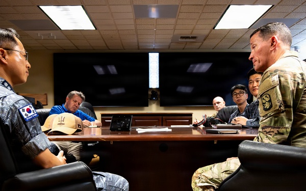 ROK Naval Commander visits 94th AAMDC Commanding General