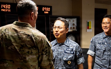 ROK Naval Commander visits 94th AAMDC Commanding General