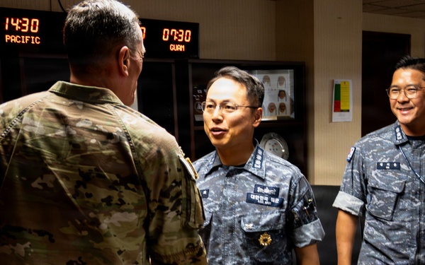 ROK Naval Commander visits 94th AAMDC Commanding General