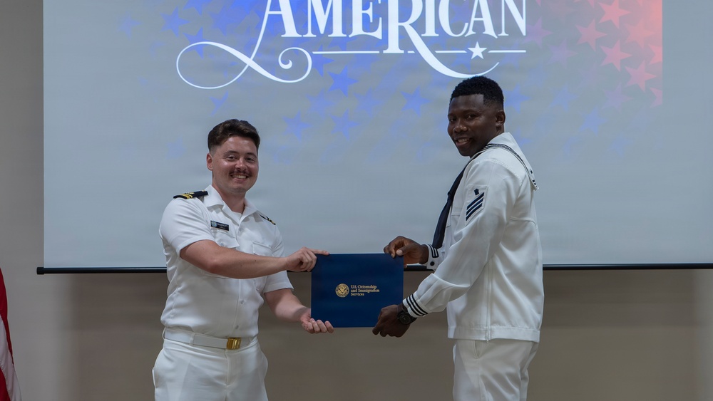 RLSO Westpac Hosts Naturalization Ceremony Aboard CFAY