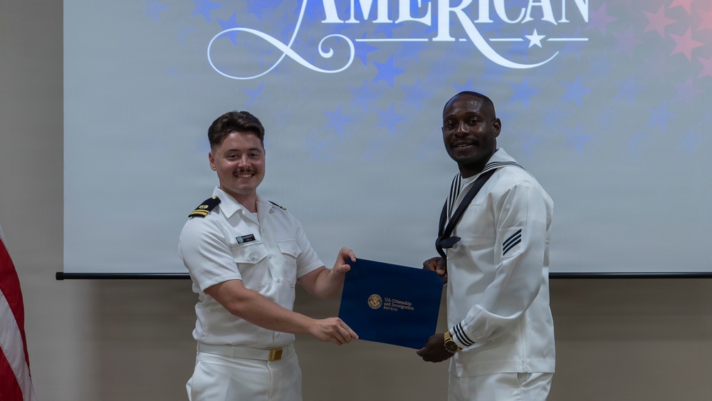 RLSO Westpac Hosts Naturalization Ceremony Aboard CFAY