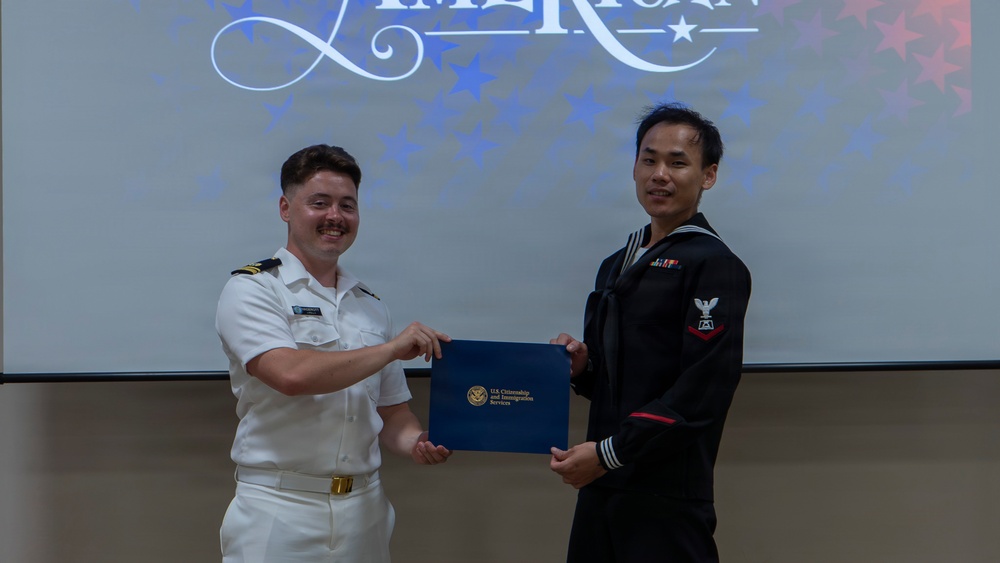 RLSO Westpac Hosts Naturalization Ceremony Aboard CFAY