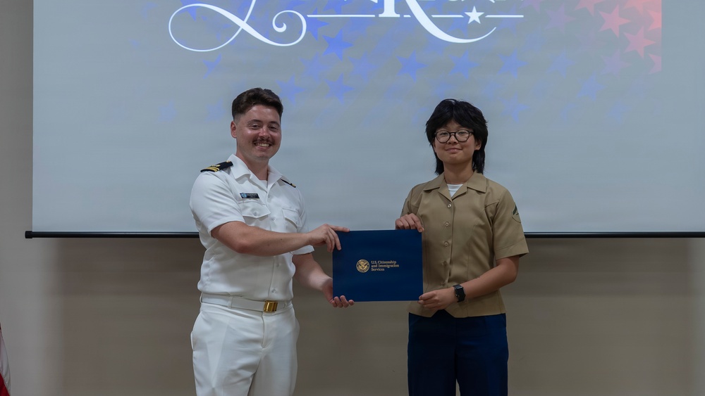 RLSO Westpac Hosts Naturalization Ceremony Aboard CFAY