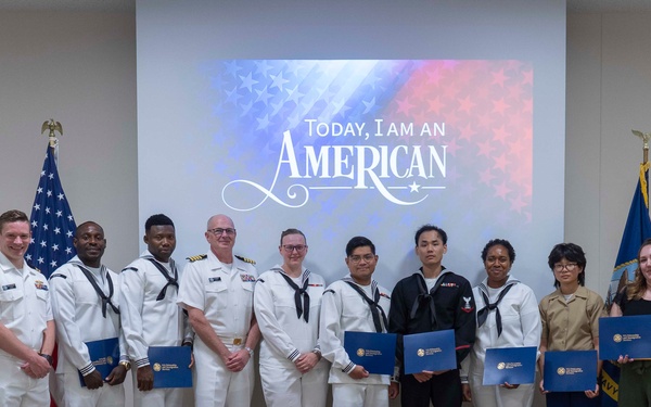 RLSO Westpac Hosts Naturalization Ceremony Aboard CFAY