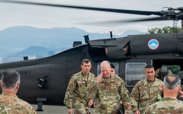 USFJ Commander Visits Camp Zama for Senior Leader Engagement