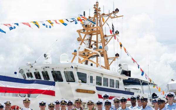 New commanding officer takes the helm of Fast Response Cutter Oliver Henry