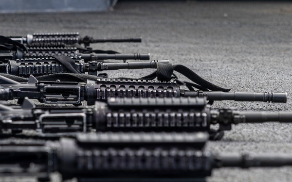 USS Mustin conducts weapons familiarization course