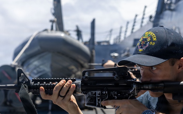 USS Mustin conducts weapons familiarization course