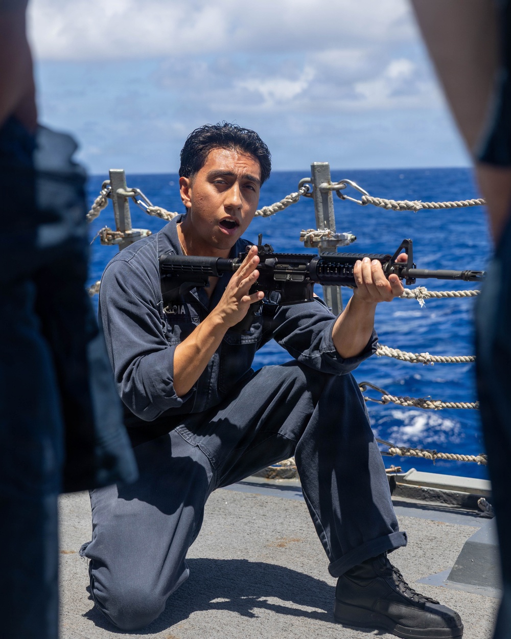 USS Mustin conducts weapons familiarization course