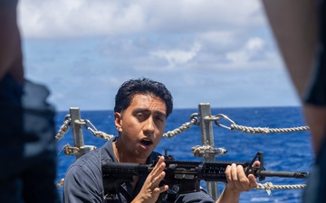 USS Mustin conducts weapons familiarization course