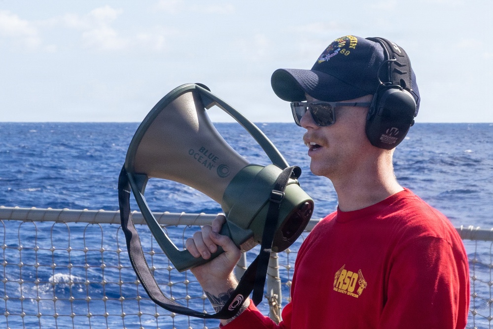 USS Mustin conducts live-fire exercise