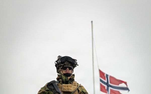 Allied Leaders Reflect on Shared Arctic Heritage on Jan Mayen