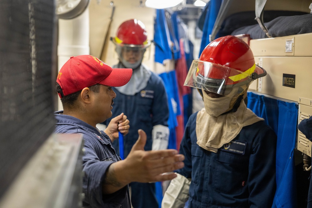 USS Mustin conducts integrated training team drill
