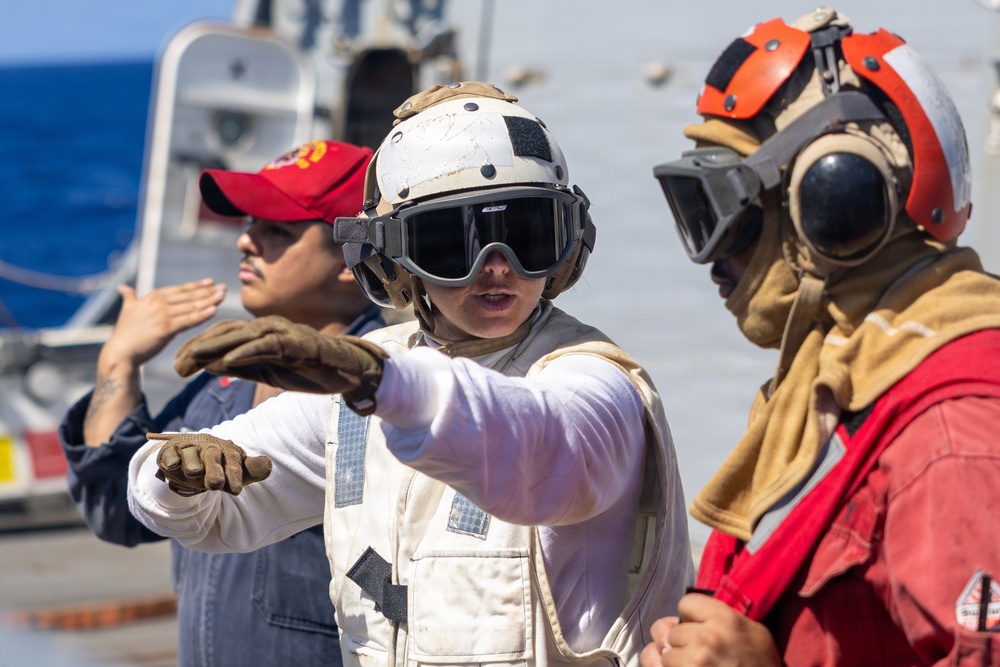 USS Mustin conducts integrated training team drill