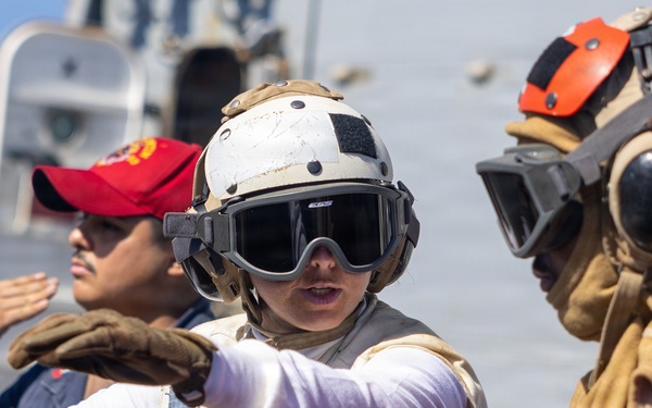 USS Mustin conducts integrated training team drill