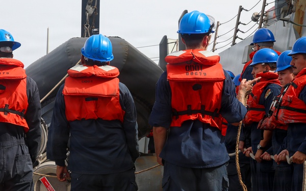 USS Oscar Austin (DDG 79) conducts man overboard drill